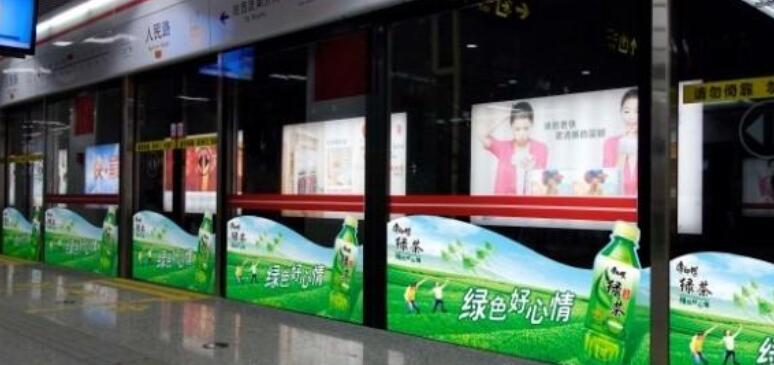 地鐵屏蔽門(mén)廣告