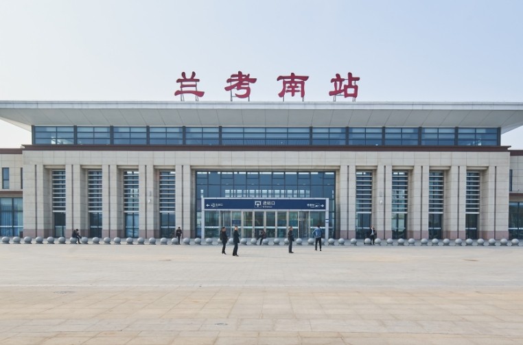 蘭考南高鐵站led屏廣告