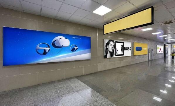 吉爾吉斯斯坦機(jī)場廣告