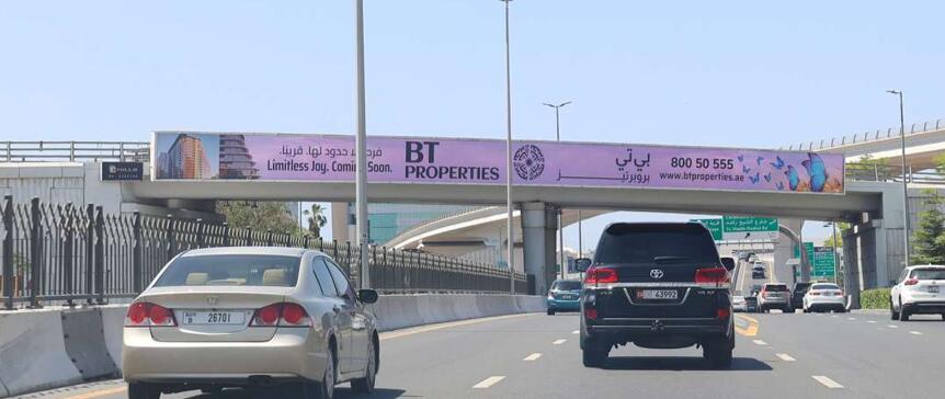 迪拜機(jī)場(chǎng)高速?gòu)V告